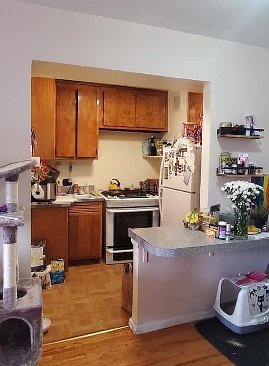 2nd image of 2555 E 12th St APT 2F
