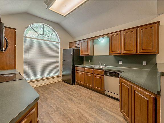 3rd image of 1107 Bayou Woods Dr