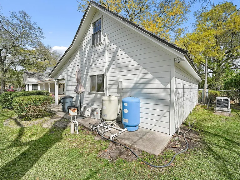 13835 Jarvis Rd — Photo 33