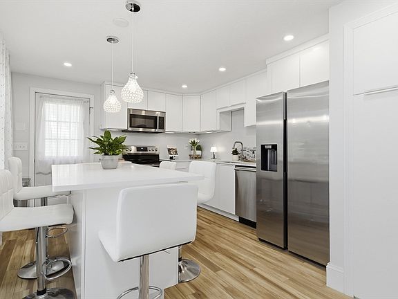 2nd image of 64 Dunbar St