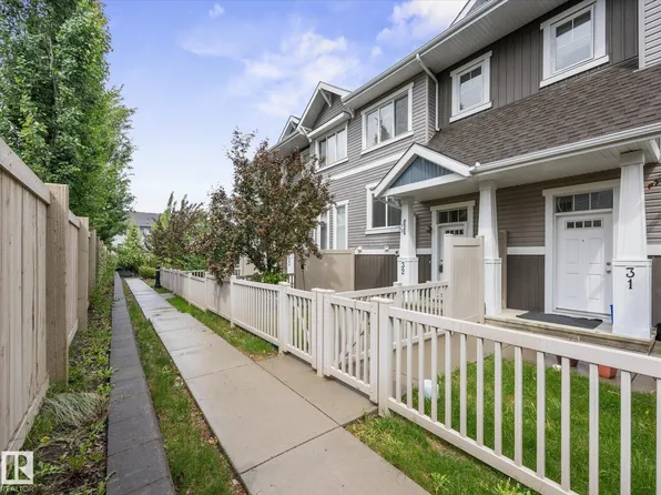 1140 Chappelle Blvd SW #32, Edmonton, AB T6W 2Z3