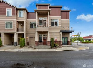 4020 NE 3rd Pl #B, Renton, WA 98056