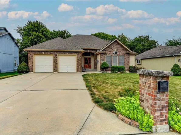 3609 NW Windburn Dr, Blue Springs, MO 64015