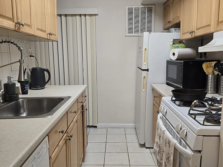 2302 Greenery Ln #102-16 — Photo 5
