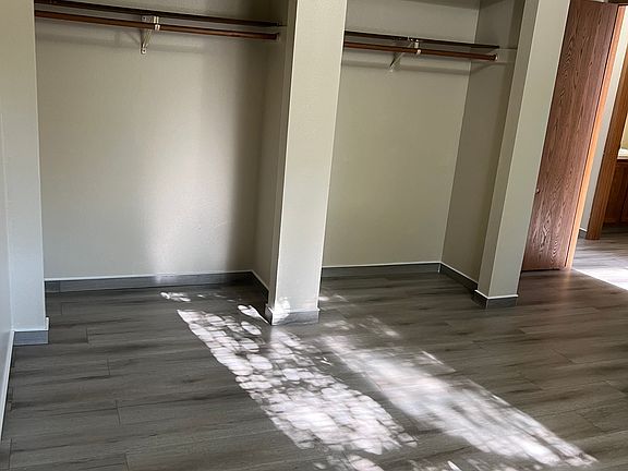 3rd image of 437 Stratford Way #3