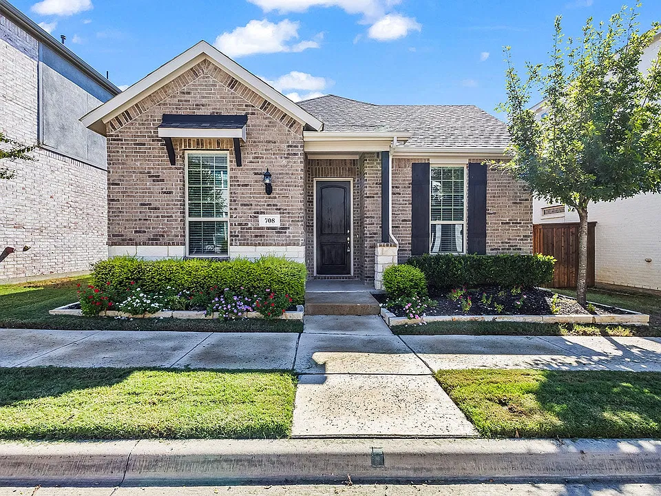 708 Waterbrook Pkwy