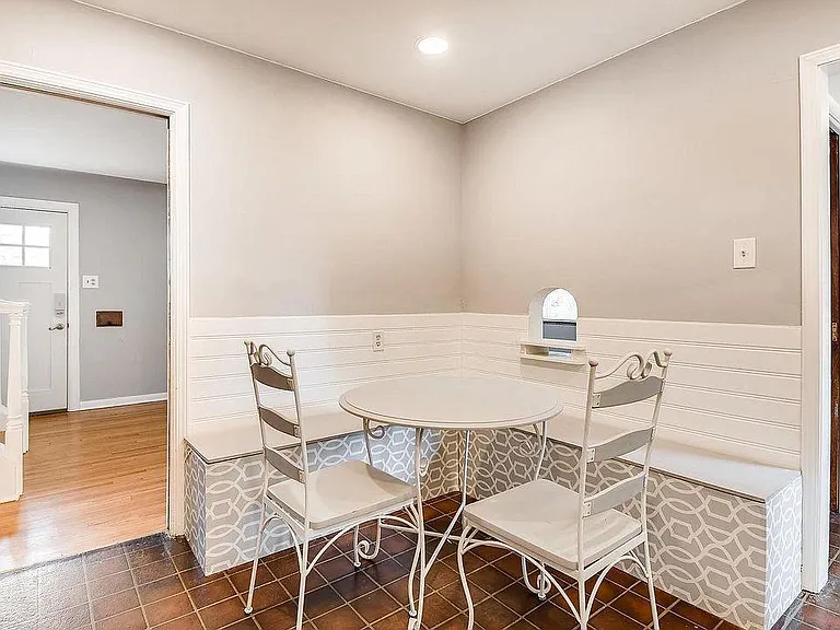 Breakfast nook in the kitchen