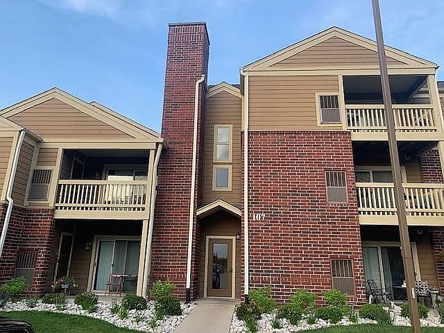 1st image of 107 Glengarry Dr APT 104
