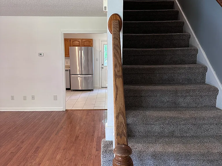 118 Glenstone Ct — Photo 5