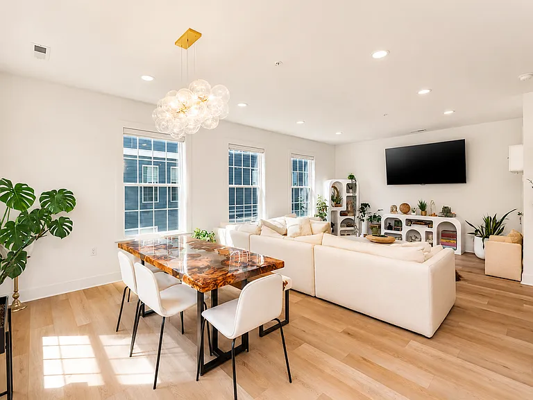 800 Gillian Ln #800 — Photo 13
