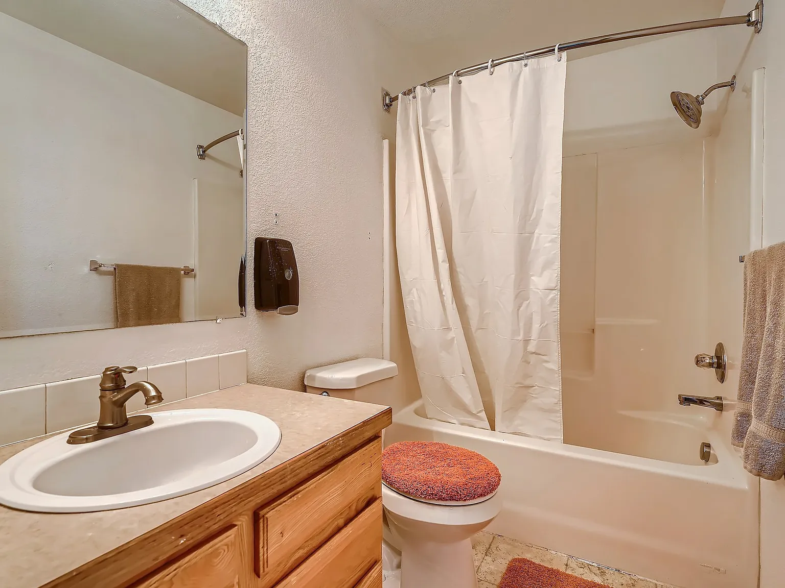 5 bed, 2128 sqft, $2,450 — Photo 2