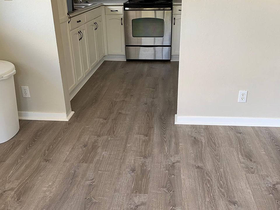 Kitchen/dining with new flooring