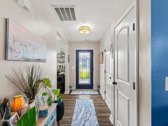 3rd image of 302 Waylon Way
