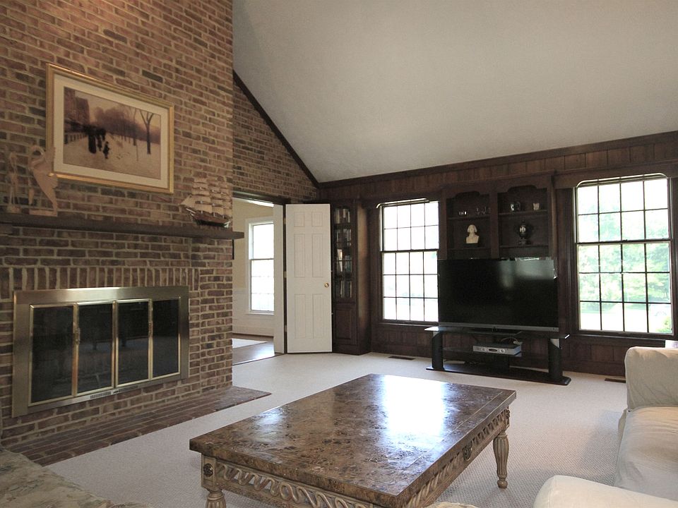 1st image of 709 Crown Meadow Dr