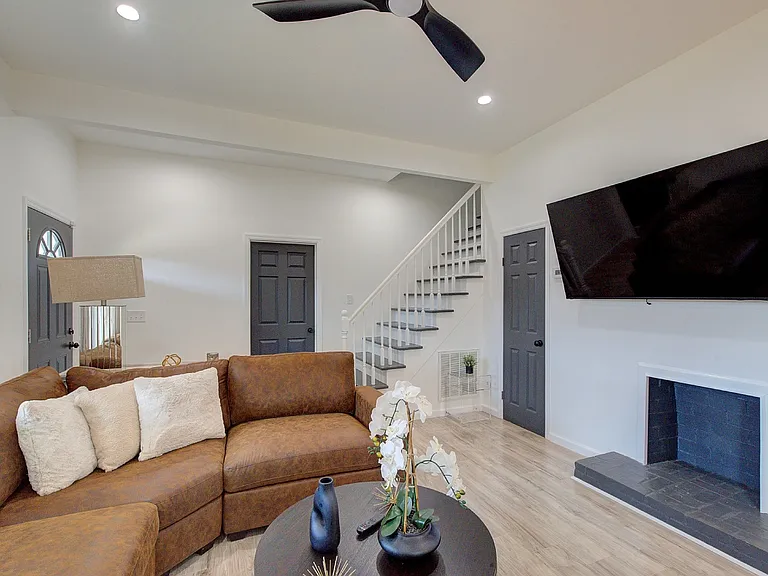 534 Wofford St — Photo 4