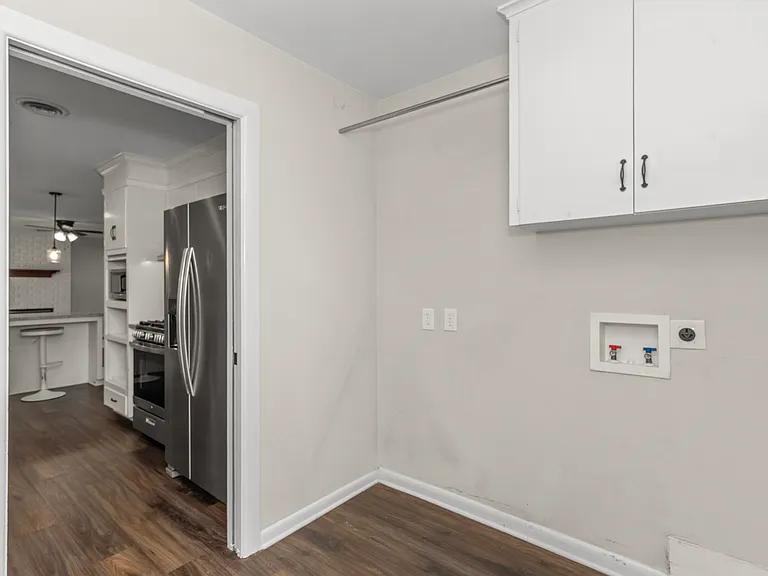 2051 Lovers Ln — Photo 17