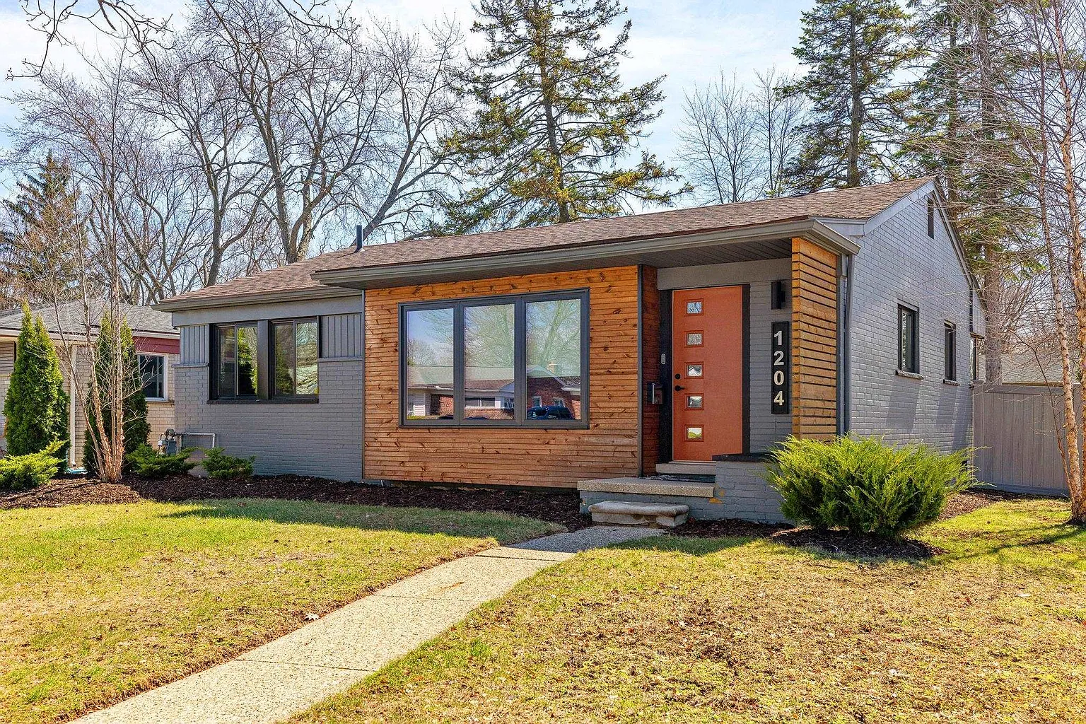 1204 Woodlawn Ave photo 1