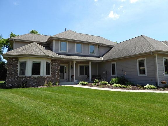 3rd image of W237N7364 Monterey Ct