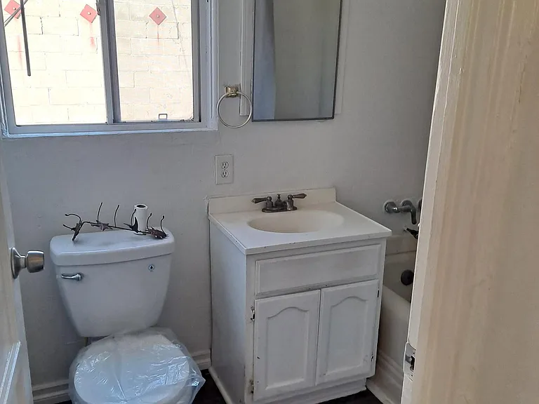 1259 E 73rd St — Photo 4