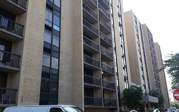 2nd image of 501 W 24th Pl APT 901