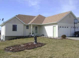 606 E Ridge Ct, Oakland, IA 51560
