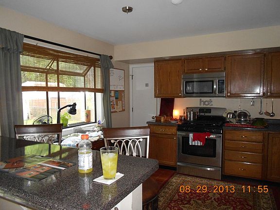 Kitchen Peninsula/Garden Window