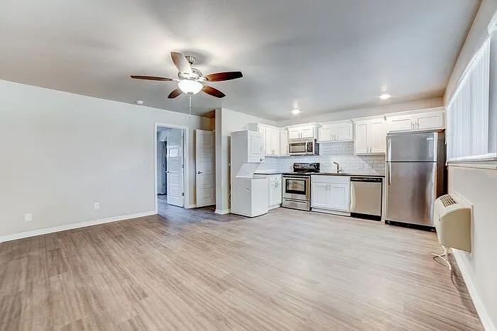 2628 E 8th St #5 — Photo 1