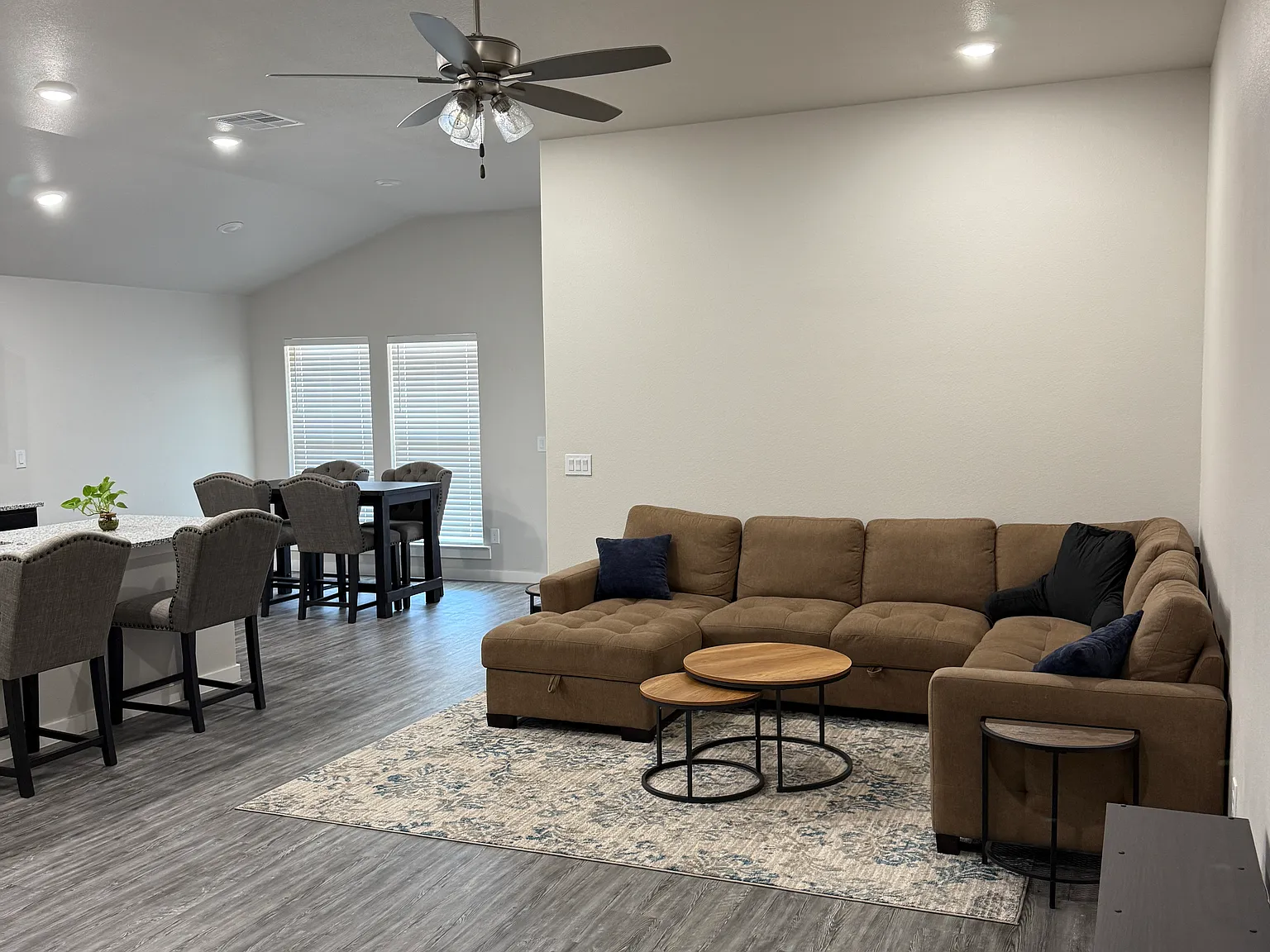 3 bed, 1600 sqft, $1,700 — Photo 3