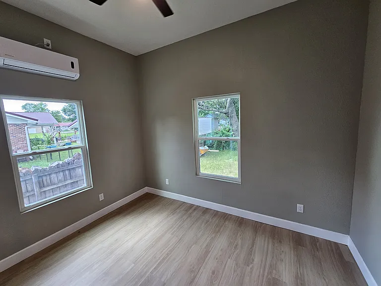 217 E Myrtle St #B — Photo 10