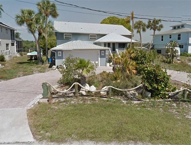 1st image of 900 Bayview Dr