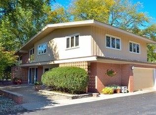 888 Country Club Rd, Crystal Lake, IL 60014