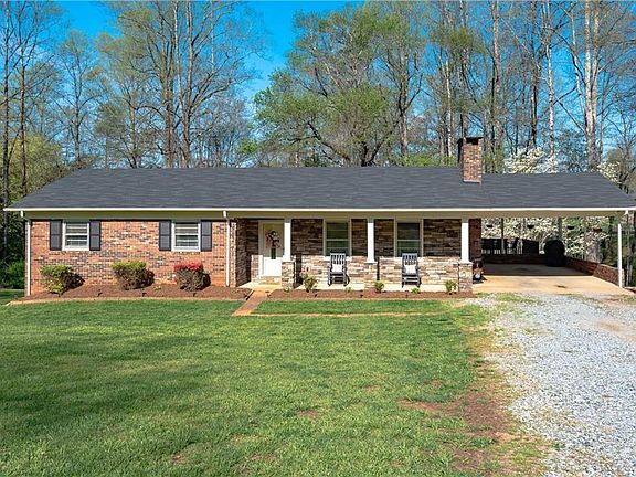 3rd image of 1405 Omni Ln