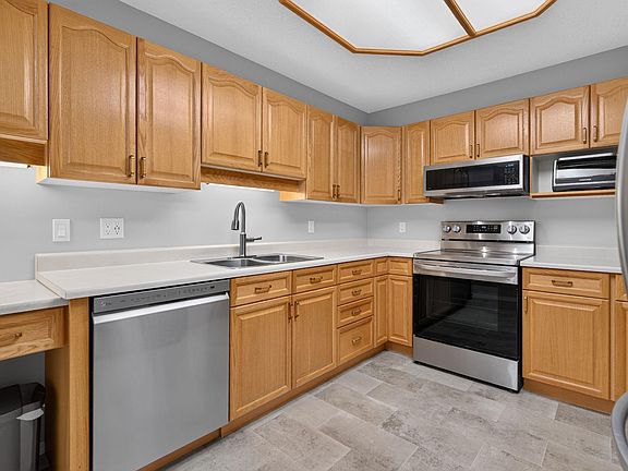 5th image of 45 Gervais Rd #303