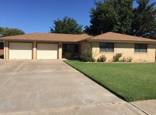 1305 7th St, Shallowater, TX 79363