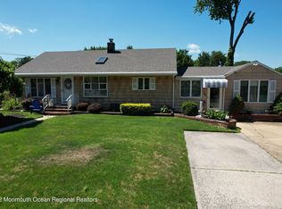 35 Reynolds Dr, Eatontown, NJ 07724