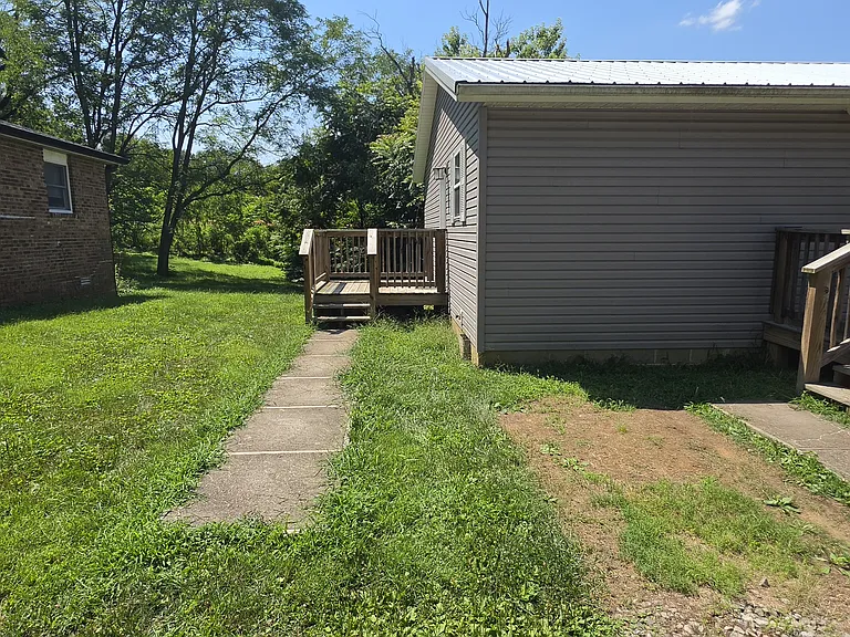 1023 N Jackson St — Photo 3