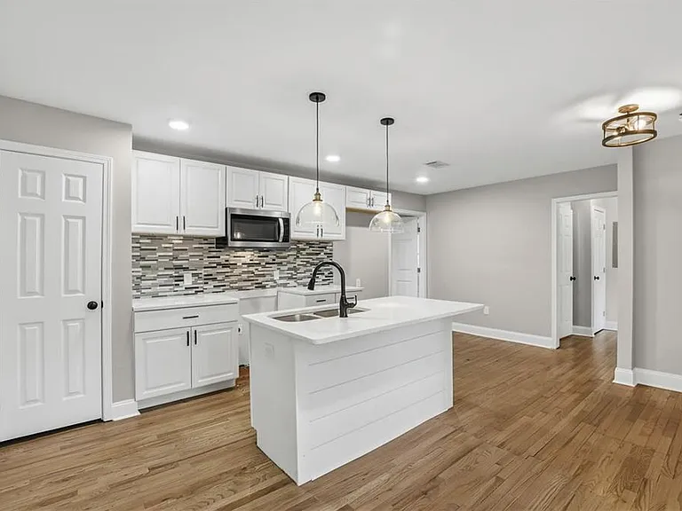 2866 Belvedere Ln — Photo 10