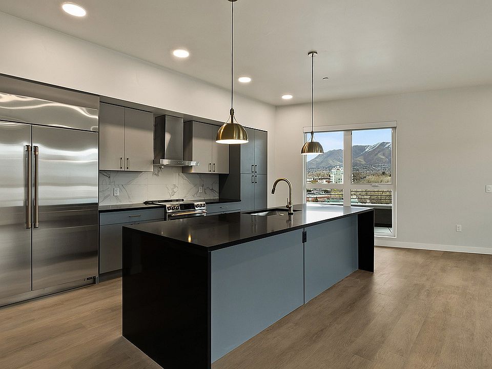 Callisto | Kitchen - view3