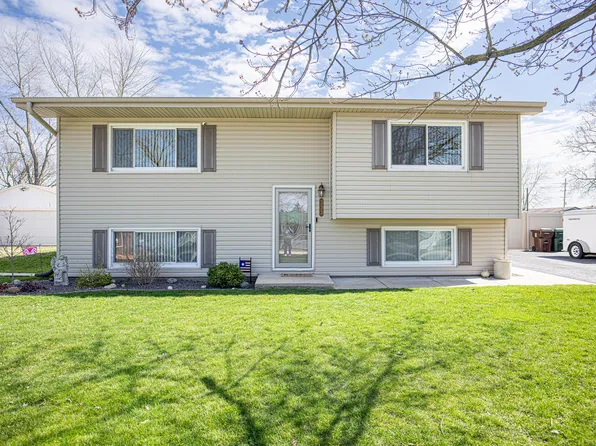 327 S Barbara Dr, Kankakee, IL 60901
