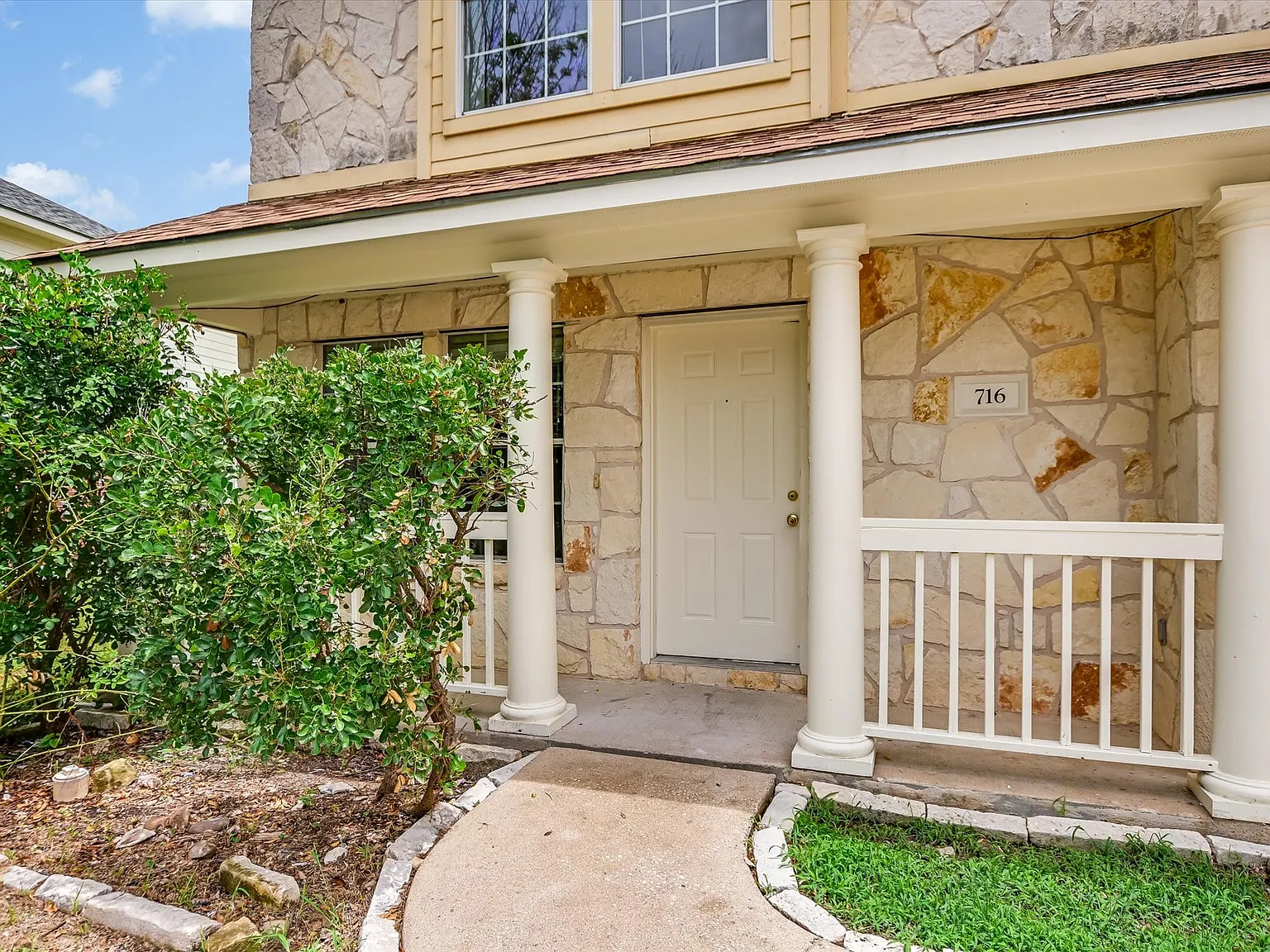 4 bed, 2.5 bath, 1435 sqft, $1,800 — Photo 2