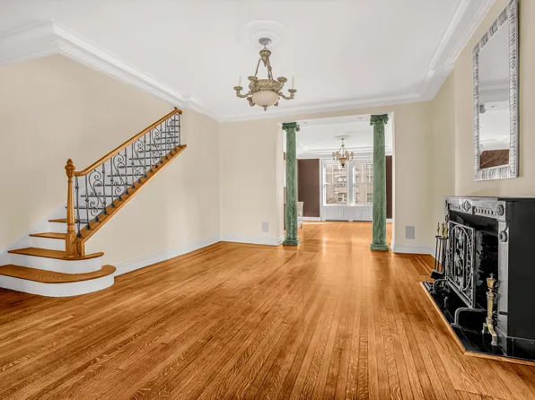 830 Park Avenue image 2 of 18