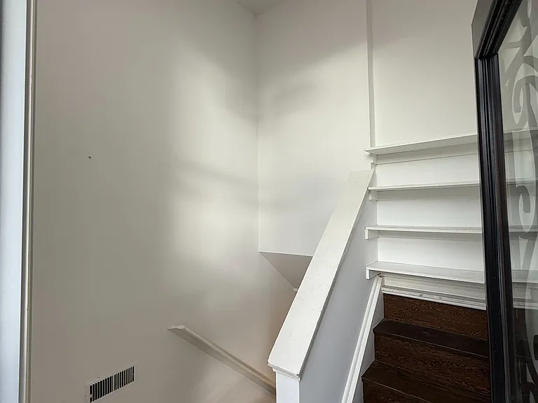 68 Knighton Dr #BASEMENT — Photo 3