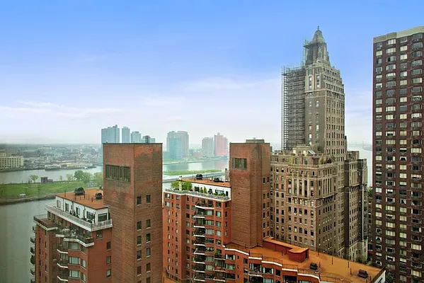 Rented by Keller Williams NYC | media 22