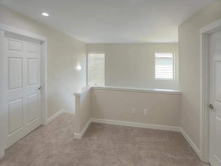 137 SW Cascade Mountain Ct — Photo 15