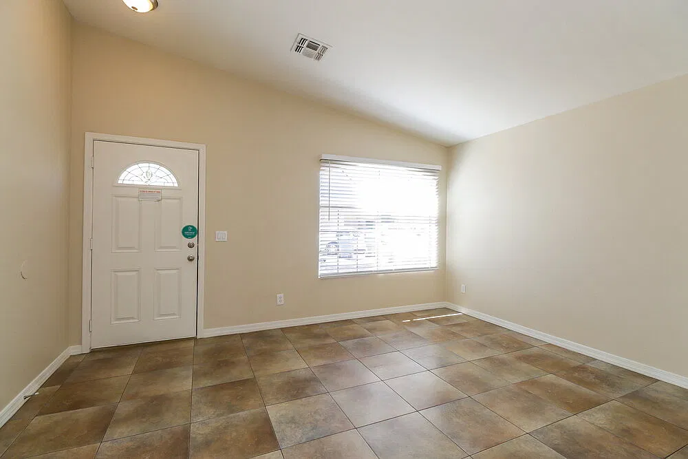 3 bed, 2.0 bath, 1342 sqft, $1,925 — Photo 3