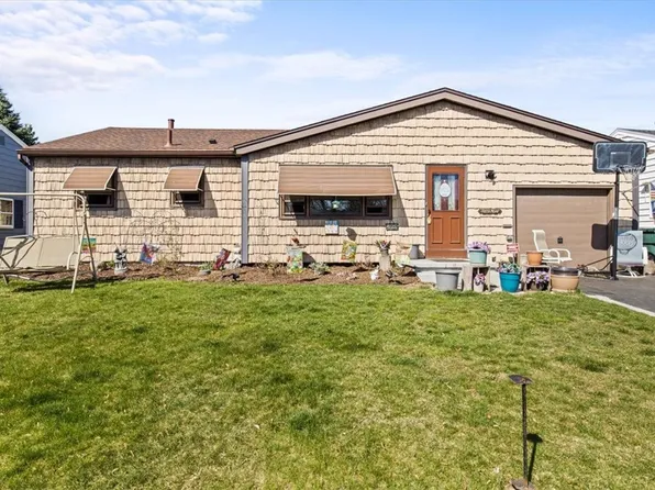 69 Lyncrest Dr, Rochester, NY 14616