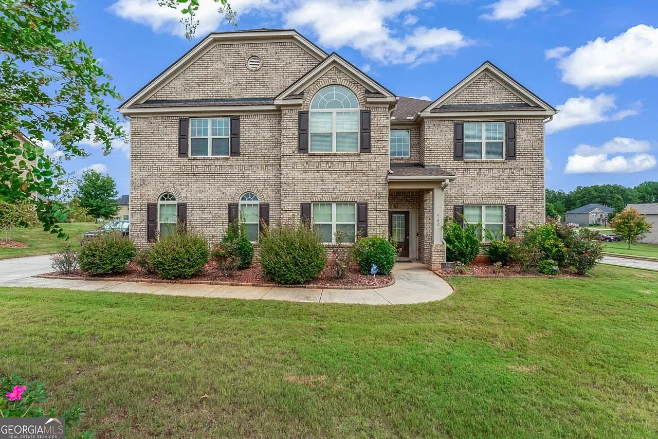 4 bed, 3.5 bath, 4762 sqft, $995 — Photo 1