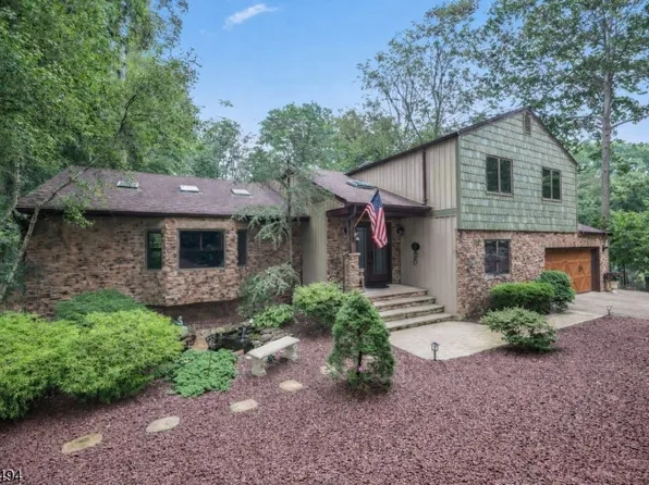 72 Fox Chase Ct, Freehold Twp., NJ 07728