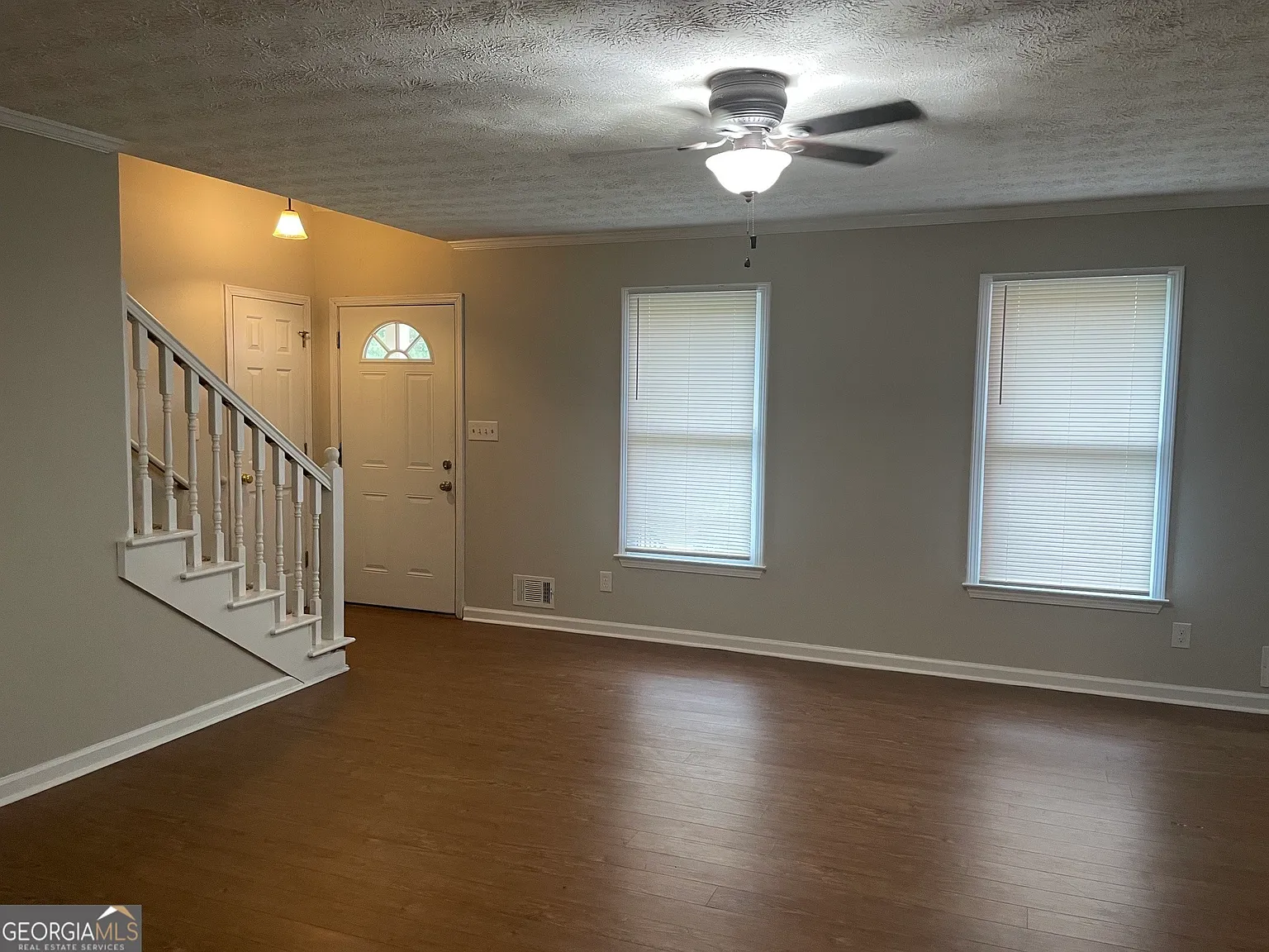 3 bed, 2.0 bath, 2225 sqft, $1,850 — Photo 2