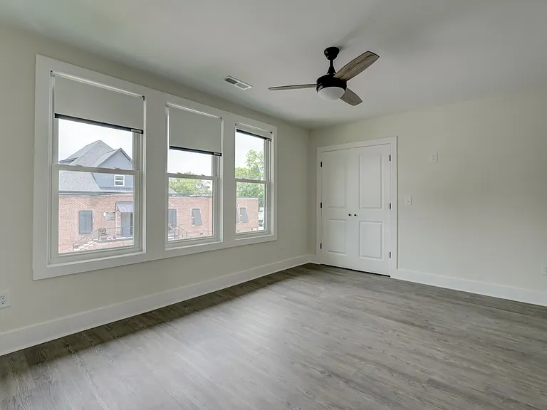 209 S Woodrow St — Photo 15